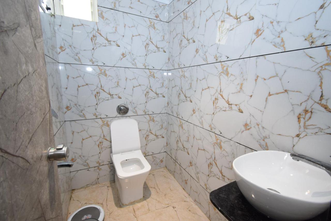 Hotel A1 Vastrapur Ahmedabad Exterior photo
