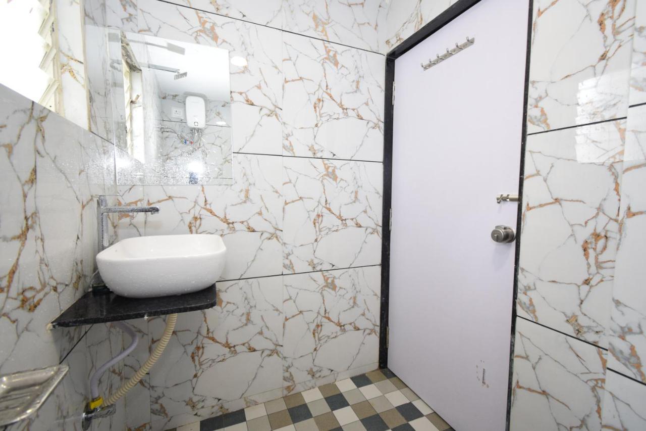 Hotel A1 Vastrapur Ahmedabad Exterior photo