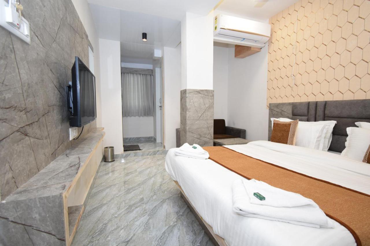 Hotel A1 Vastrapur Ahmedabad Exterior photo