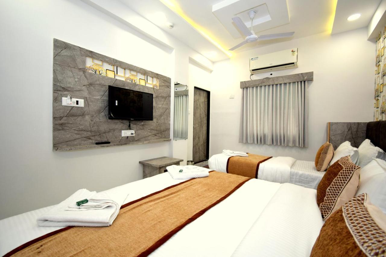 Hotel A1 Vastrapur Ahmedabad Exterior photo