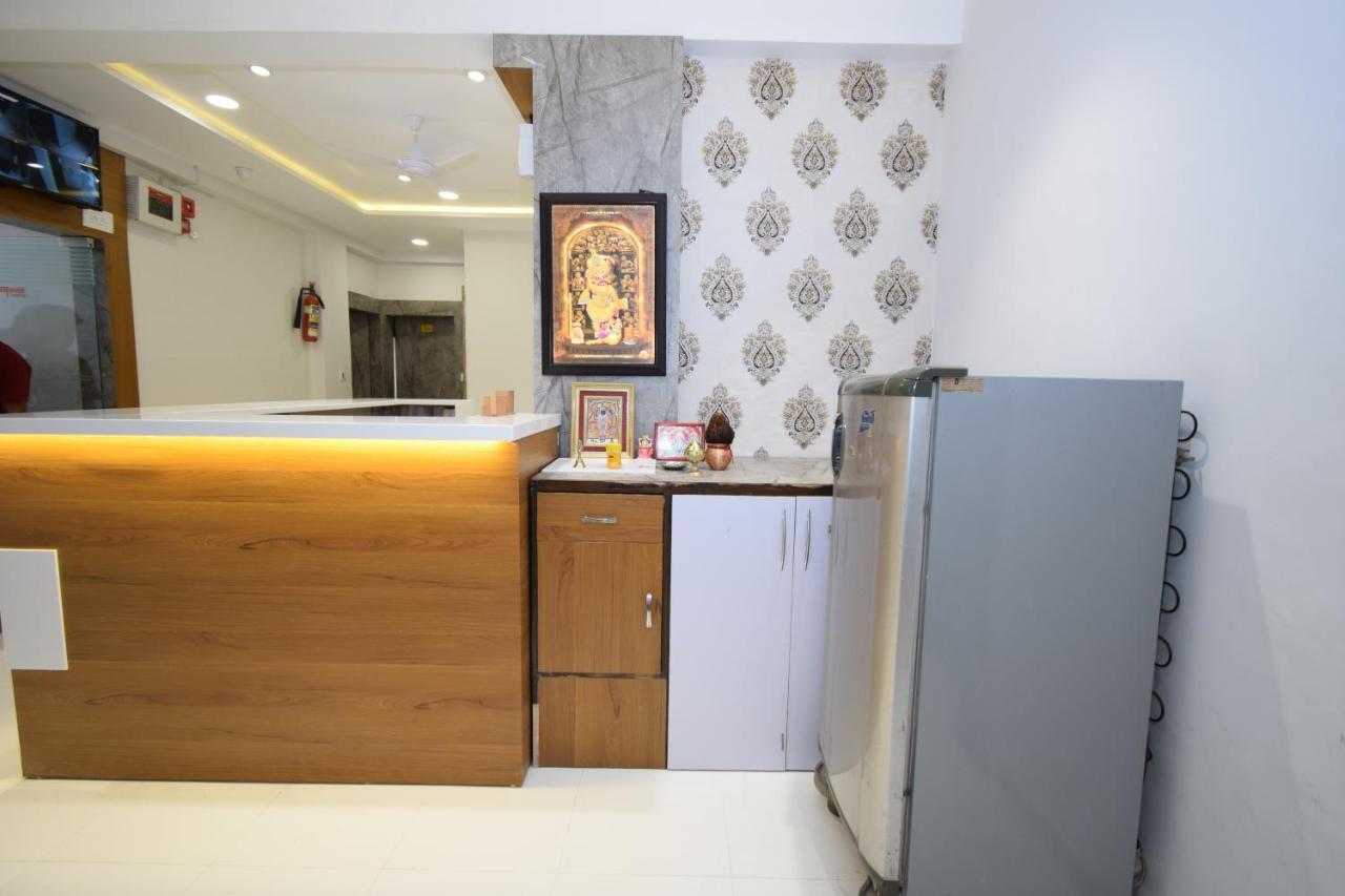 Hotel A1 Vastrapur Ahmedabad Exterior photo